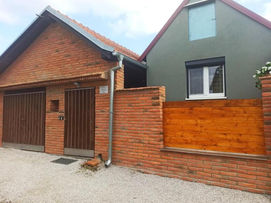Ubytování 121 - Hlohovec Esterno foto
